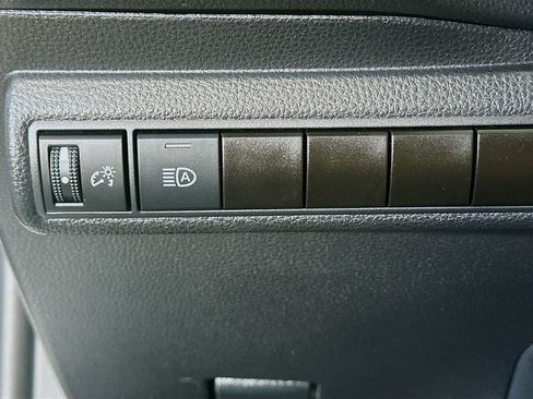 Used 2025 Toyota Corolla LE image 16