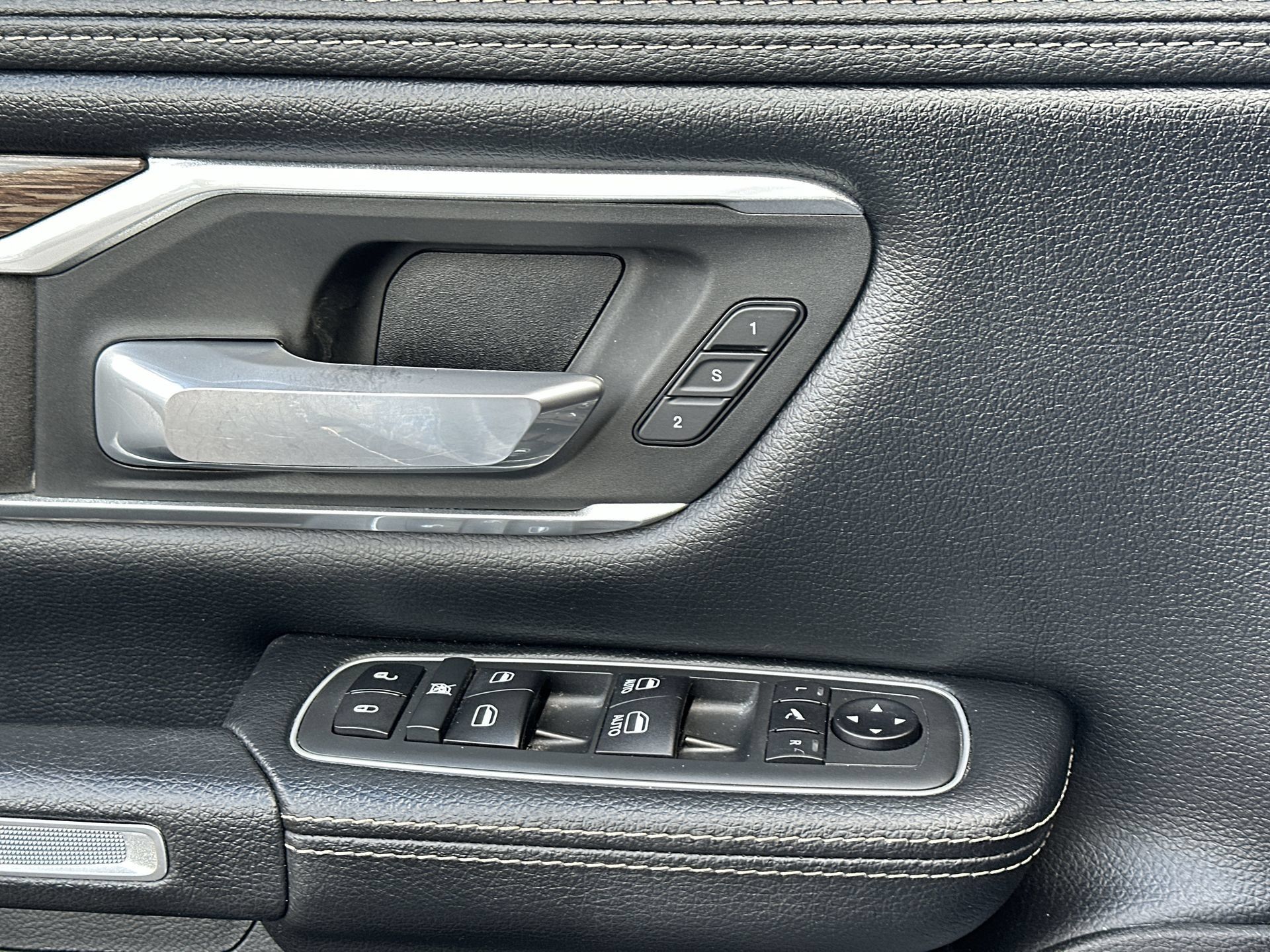 Used 2020 RAM 1500 Laramie AWD/4WD image 30
