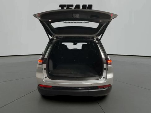 Used 2022 Jeep Grand Cherokee Altitude image 5