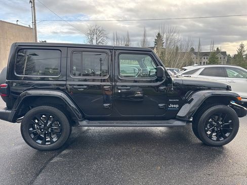 Used 2023 Jeep Wrangler Unlimited Sahara w/ Cold Weather Group image 8