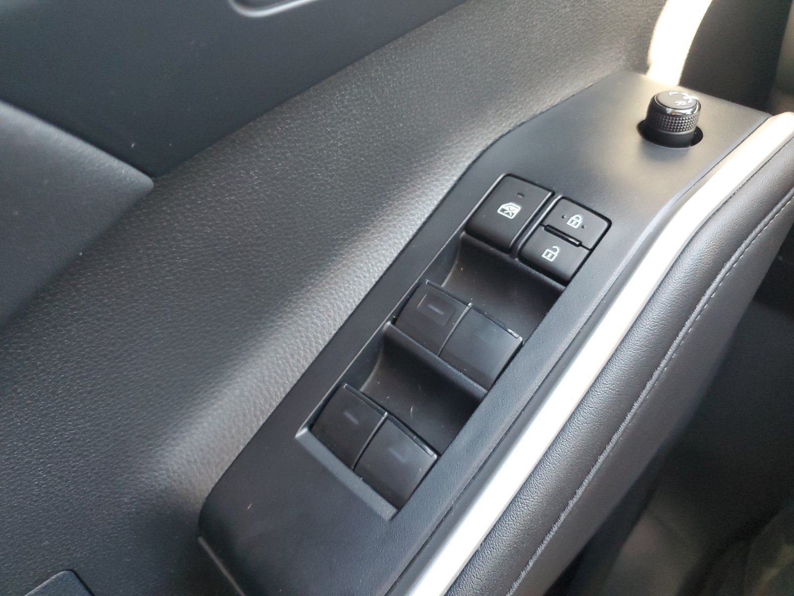 Used 2024 Toyota Highlander XLE AWD/4WD image 22