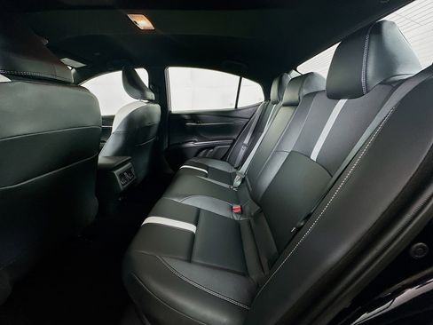 Used 2025 Toyota Camry SE image 26