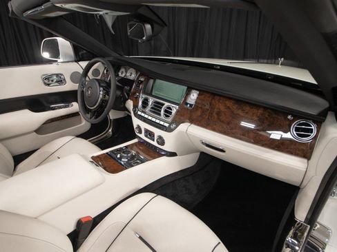 Used 2017 Rolls-Royce Dawn image 49