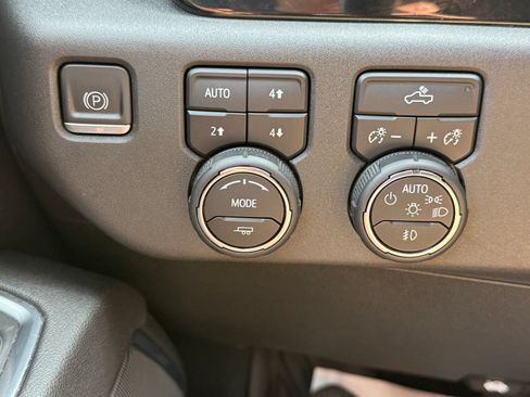 Used 2023 Chevrolet Silverado 1500 LT Trail Boss AWD/4WD image 30