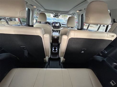 Certified 2022 Toyota Highlander Platinum image 16