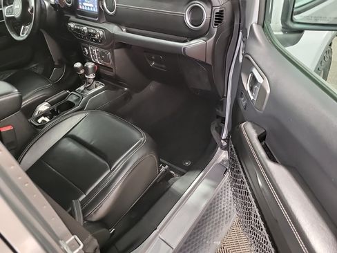 Used 2018 Jeep Wrangler Unlimited Sahara w/ Cold Weather Group AWD/4WD image 7