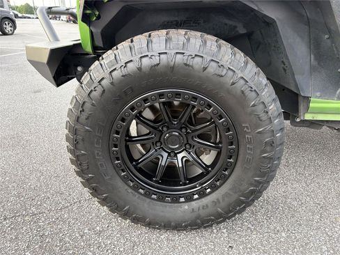 Used 2019 Jeep Wrangler Unlimited Sahara AWD/4WD image 10