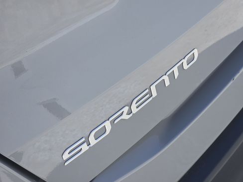 Used 2025 Kia Sorento S w/ Panoramic Sunroof Package FWD image 11