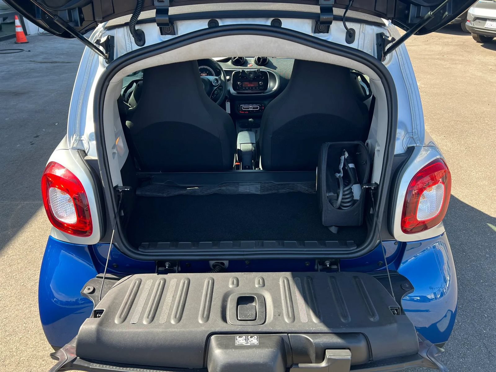 Used 2018 smart fortwo electric drive RWD image 30