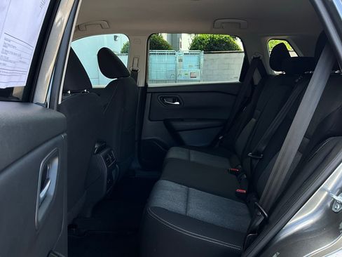 Used 2025 Nissan Rogue SV image 12