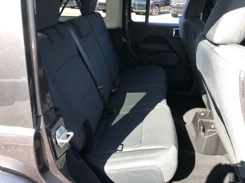 Used 2025 Jeep Wrangler Unlimited Sahara AWD/4WD image 28