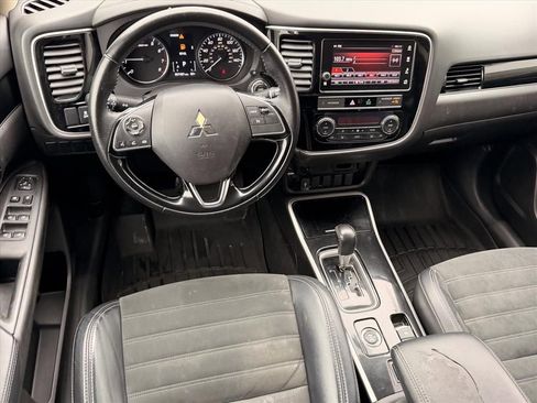 Used 2019 Mitsubishi Outlander AWD image 7