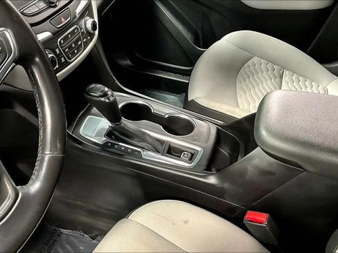 Used 2021 Chevrolet Equinox LT w/ Driver Convenience Package image 18