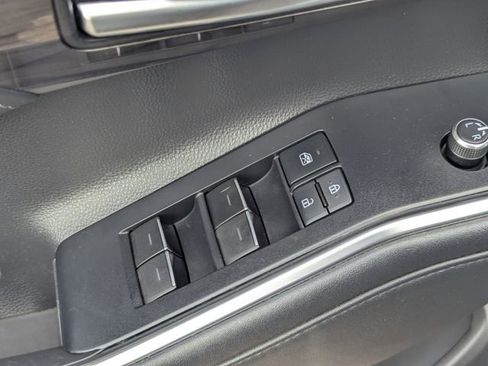 Used 2021 Toyota Highlander Limited image 24