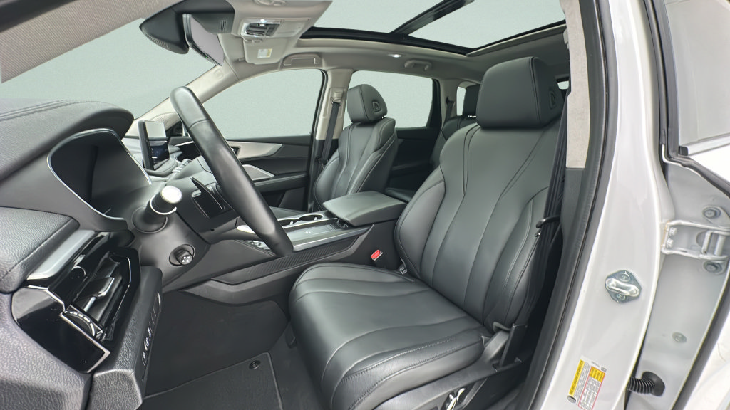 Used 2025 Acura MDX SH-AWD image 14