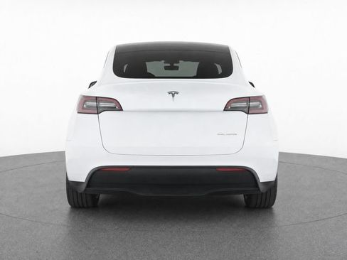 Used 2022 Tesla Model Y Long Range AWD/4WD image 3