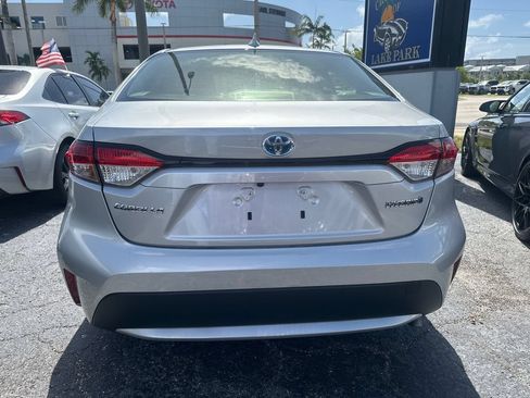 Used 2022 Toyota Corolla LE FWD image 6