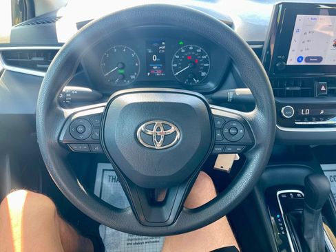 Used 2025 Toyota Corolla LE image 13