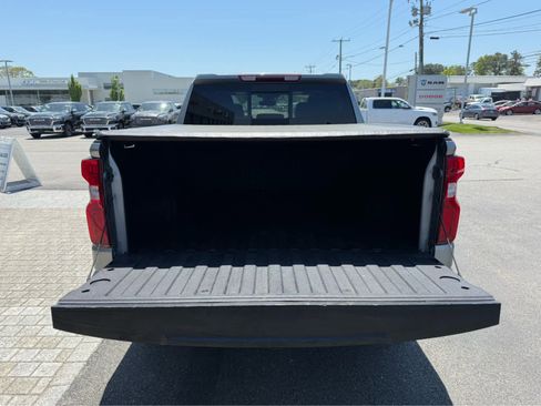 Used 2024 Chevrolet Silverado 1500 LT Trail Boss w/ Convenience Package II AWD/4WD image 8