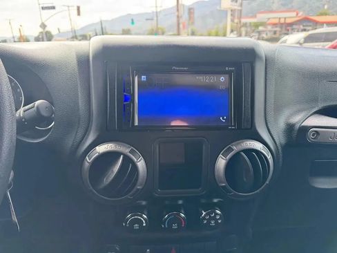 Used 2018 Jeep Wrangler Unlimited Sport AWD/4WD image 22