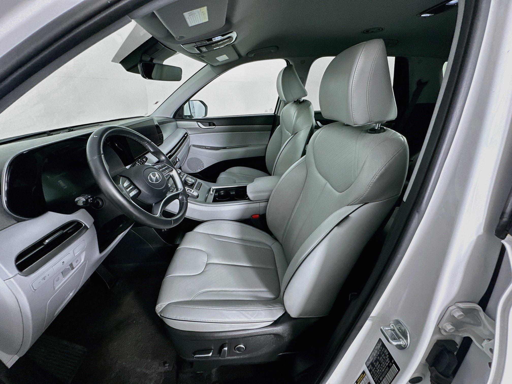 Used 2025 Hyundai Palisade SEL FWD image 13
