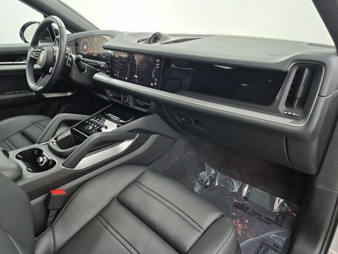 Used 2026 Porsche Cayenne E-Hybrid Coupe AWD/4WD image 26
