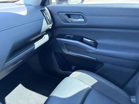 Used 2022 Nissan Pathfinder SL image 31