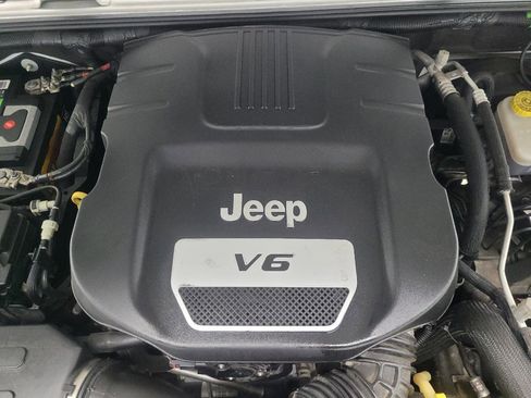 Used 2018 Jeep Wrangler Sport AWD/4WD image 30