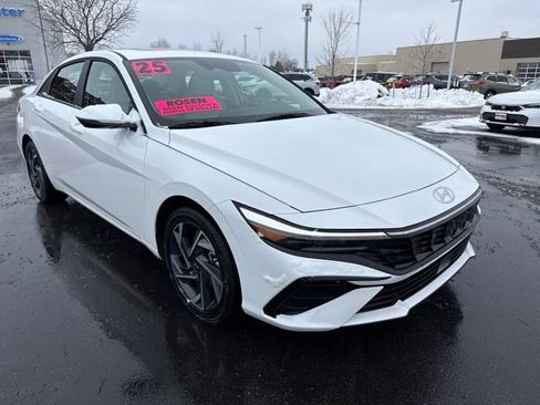 Certified 2025 Hyundai Elantra Limited image 7