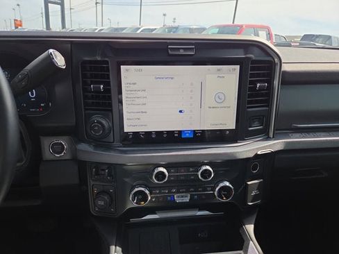 Used 2025 Ford F250 Platinum image 17