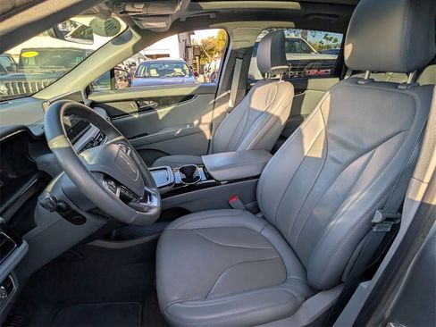 Used 2022 Lincoln Nautilus Reserve image 11