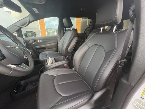 New 2026 Chrysler Pacifica Select FWD image 14