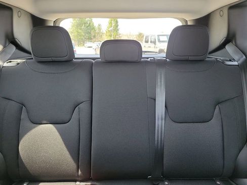 New 2023 Jeep Renegade Latitude image 14