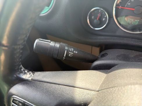 Used 2017 Jeep Wrangler Unlimited Sahara w/ Connectivity Group image 34