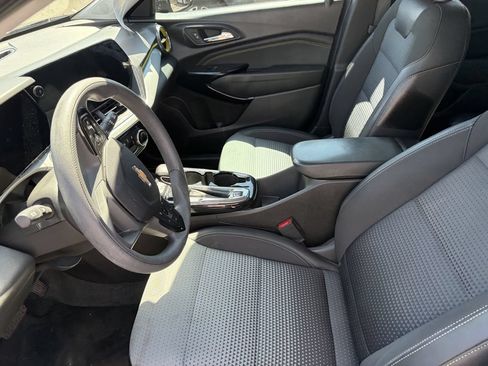 Used 2025 Chevrolet Trax LT FWD image 6
