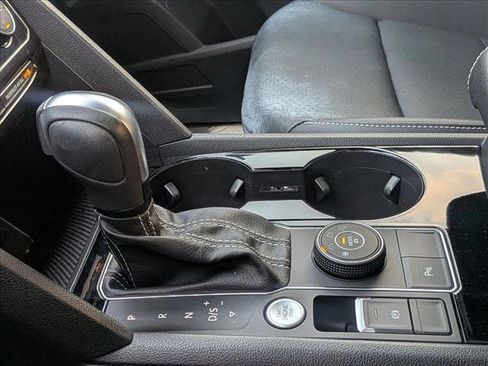 Used 2021 Volkswagen Atlas SEL R-Line image 11