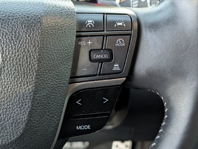 Used 2025 Toyota Camry SE w/ Convenience Package FWD image 21