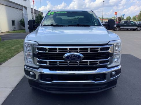 Used 2024 Ford F250 XLT AWD/4WD image 3