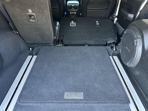Used 2021 Jeep Wrangler Unlimited Sahara AWD/4WD image 16