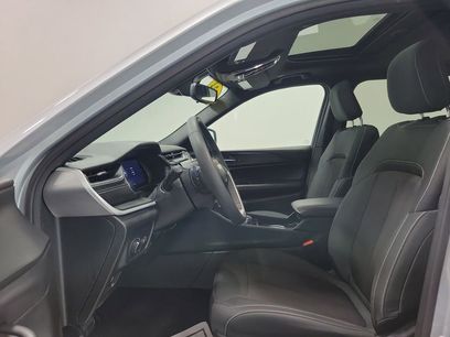 Used 2024 Jeep Grand Cherokee L Laredo