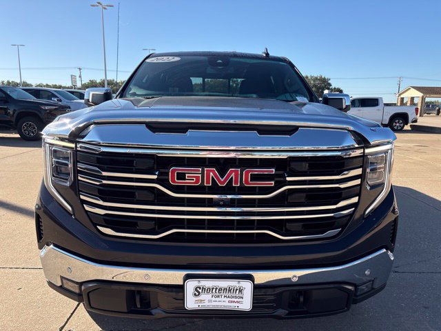 Used 2022 GMC Sierra 1500 SLT w/ SLT Premium Plus Package AWD/4WD image 12