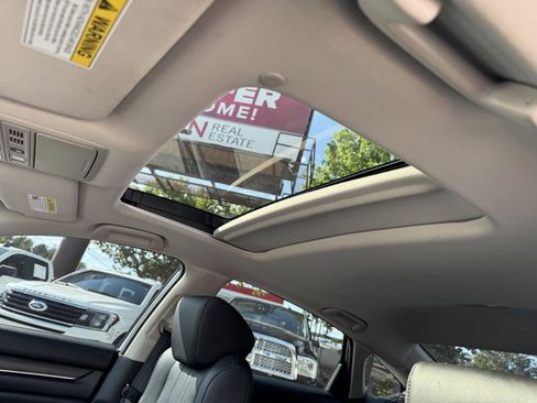 Used 2020 Honda Accord Touring image 5