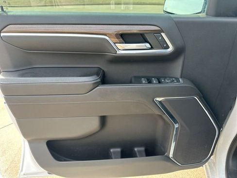 Used 2023 Chevrolet Silverado 1500 LT image 14