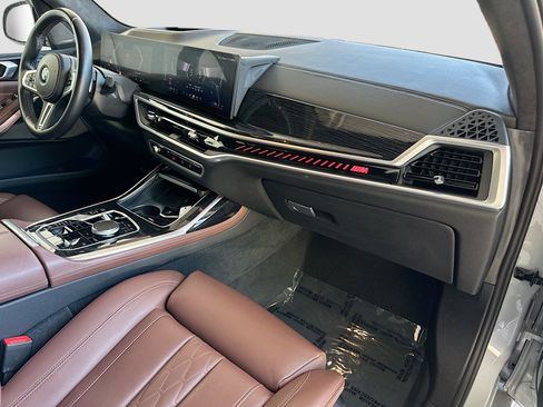 Certified 2024 BMW X7 M60i AWD/4WD image 31