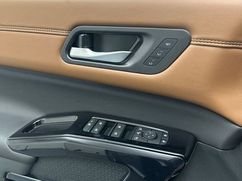 New 2026 Nissan Pathfinder Platinum AWD/4WD image 16