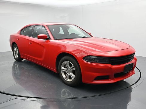 Used 2022 Dodge Charger SXT RWD image 2