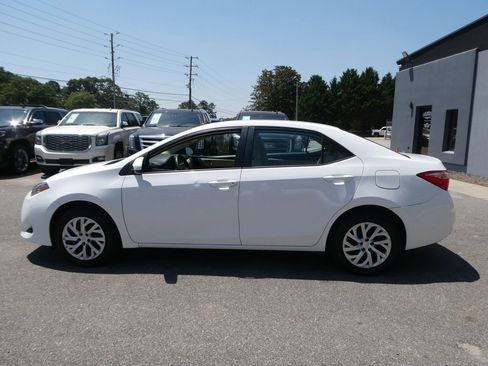 Used 2018 Toyota Corolla LE FWD image 9
