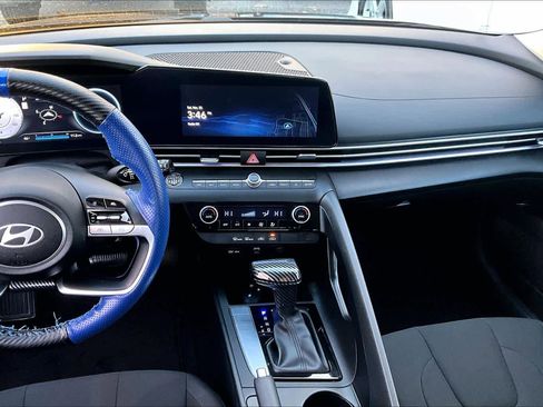 Used 2024 Hyundai Elantra SEL image 6