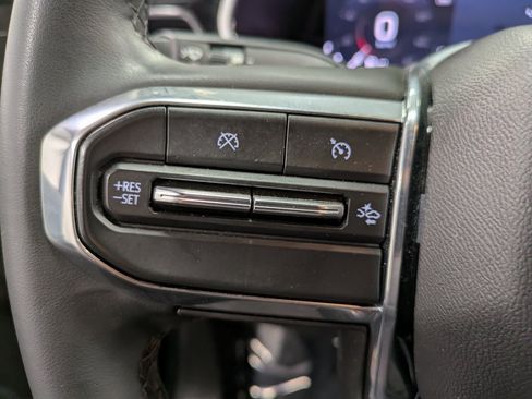 Used 2024 GMC Canyon Elevation image 17