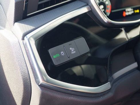 Certified 2025 Audi Q3 2.0T Premium Plus w/ Premium Plus Package image 29